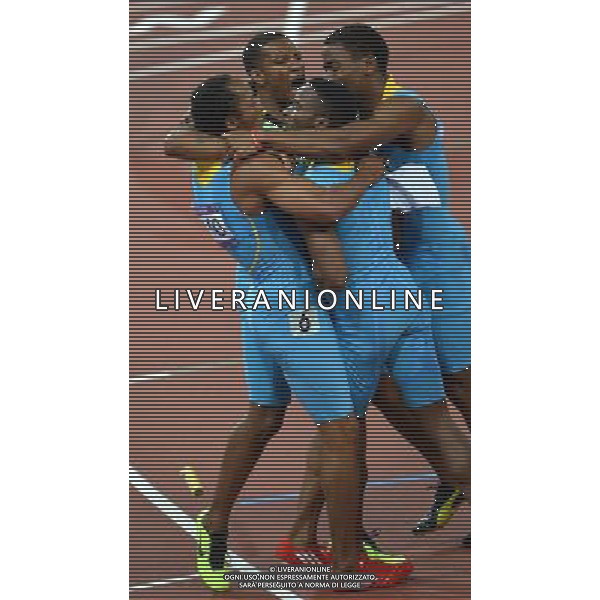 (120810) -- LONDON, Aug. 10, 2012 () -- Runners of Bahamas celebrate after men\'s 4x400m relay final at London 2012 Olympic Games, London, Britain, Aug. 10, 2012. The Bahamian team won gold medal with 2:56.72. (/Gong Lei)(zgp) AG ALDO LIVERANI S A S ONLY ITALY