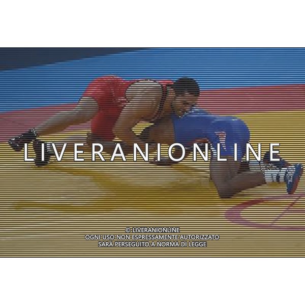 (120810) -- LONDON, Aug. 10, 2012 () -- Jordan Ernest Burroughs of USA (blue) competes with Sadegh Saeed Goudarzi of Iran in men\'s wrestling freestyle 74kg gold medal match, at London 2012 Olympic Games in London, Britain, on August 10, 2012. Jordan Ernest Burroughs of USA won the match and claimed the gold medal of the event. (/Guo Yong) AG ALDO LIVERANI S A S ONLY ITALY