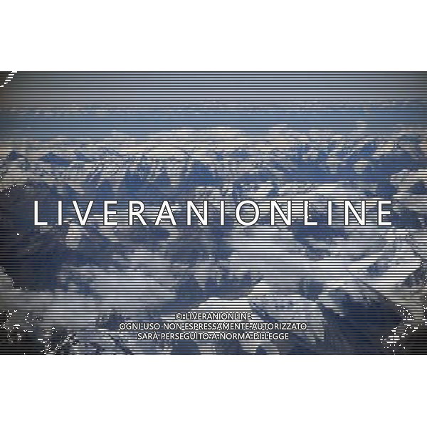 (120810) -- URUMQI, Aug. 10, 2012 () -- Photo taken on Aug. 10, 2012 shows the Tianshan Mountains in northwest China\'s Xinjiang Uygur Autonomous Region. (/Sadat) (llp) ©photoshot/Agenzia Aldo Liverani Sas - ITALY ONLY - Veduta aerea panoramica dei monti Tianshan nel nord-ovest della Cina Regione autonoma di Xinjiang Uygur.