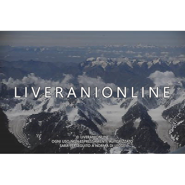 (120810) -- URUMQI, Aug. 10, 2012 () -- Photo taken on Aug. 10, 2012 shows the Tianshan Mountains in northwest China\'s Xinjiang Uygur Autonomous Region. (/Sadat) (llp) ©photoshot/Agenzia Aldo Liverani Sas - ITALY ONLY - Veduta aerea panoramica dei monti Tianshan nel nord-ovest della Cina Regione autonoma di Xinjiang Uygur.