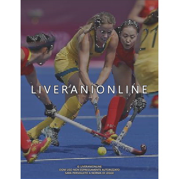 (120810) -- LONDON, Aug. 10, 2012 () -- Ashleigh Nelson (C) of Australia competes during women\'s hocky classification 5th-6th match between China and Australia, at London 2012 Olympic Games in London, Britain, on August 10, 2012. Australia won 2-0. (/Shen Bohan) (nxl) ©photoshot/Agenzia Aldo Liverani Sas - ITALY ONLY - GIOCHI OLIMPICI, OLIMPIADI LONDRA 2012