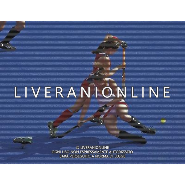 (120810) -- LONDON, Aug. 10, 2012 () -- Anouk Raes of Belgium competes with Rachel Dawson of USA during women\'s hockey classification 11th-12th match between Belgium and USA, at London 2012 Olympic Games in London, Britain, on August 10, 2012. Belgium won 2-1. (/Shen Bohan) (nxl) ©photoshot/Agenzia Aldo Liverani Sas - ITALY ONLY - GIOCHI OLIMPICI, OLIMPIADI LONDRA 2012