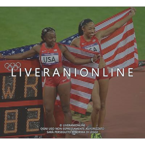 (120810) -- LONDON, Aug. 10, 2012 () -- Allyson Felix (R) and Bianca Knight of U.S. celebrate after women\'s 4x100m relay final at London 2012 Olympic Games, London, Britain, Aug. 10, 2012. The U.S. team won gold medal in this event with a new world record of 40.82. (/Gong Lei)(zgp) ©photoshot/Agenzia Aldo Liverani Sas - ITALY ONLY - GIOCHI OLIMPICI, OLIMPIADI LONDRA 2012