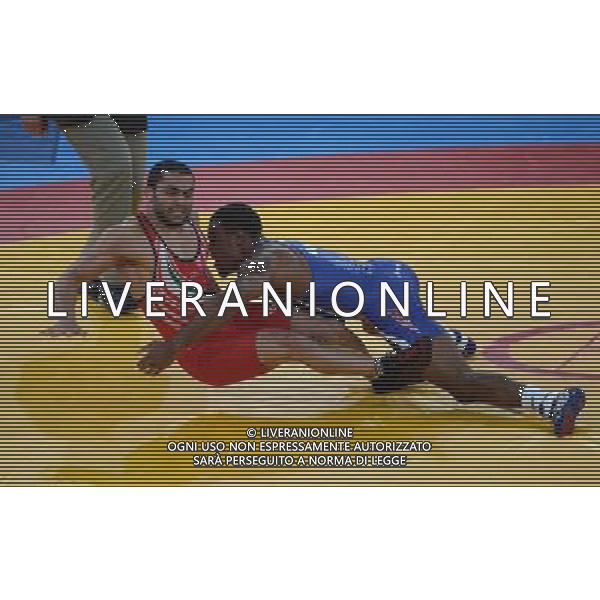 (120810) -- LONDON, Aug. 10, 2012 () -- Jordan Ernest Burroughs of USA (in blue) competes with Sadegh Saeed Goudarzi of Iran during men\'s wrestling freestyle 74kg gold medal contest, at London 2012 Olympic Games in London, Britain, on August 10, 2012. Jordan Ernest Burroughs of USA won gold medal. (/Guo Yong) (nxl) ©photoshot/Agenzia Aldo Liverani Sas - ITALY ONLY - GIOCHI OLIMPICI, OLIMPIADI LONDRA 2012