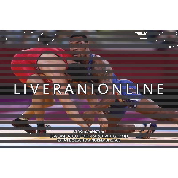 (120810) -- LONDON, Aug. 10, 2012 () -- Dzhamal Otarsultanov of Russia (in red) competes with Vladimer Khinchegashvili of Georgia during men\'s wrestling freestyle 55kg gold medal contest, at London 2012 Olympic Games in London, Britain, on August 10, 2012. Dzhamal Otarsultanov of Russia won gold medal. (/Jin Liwang) (nxl) ©photoshot/Agenzia Aldo Liverani Sas - ITALY ONLY - GIOCHI OLIMPICI, OLIMPIADI LONDRA 2012