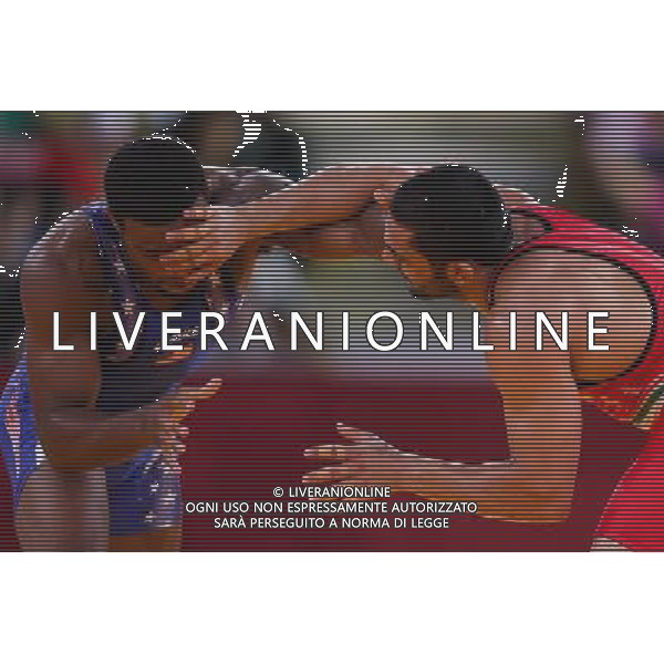 (120810) -- LONDON, Aug. 10, 2012 () -- Dzhamal Otarsultanov of Russia (in red) competes with Vladimer Khinchegashvili of Georgia during men\'s wrestling freestyle 55kg gold medal contest, at London 2012 Olympic Games in London, Britain, on August 10, 2012. Dzhamal Otarsultanov of Russia won gold medal. (/Jin Liwang) (nxl) ©photoshot/Agenzia Aldo Liverani Sas - ITALY ONLY - GIOCHI OLIMPICI, OLIMPIADI LONDRA 2012