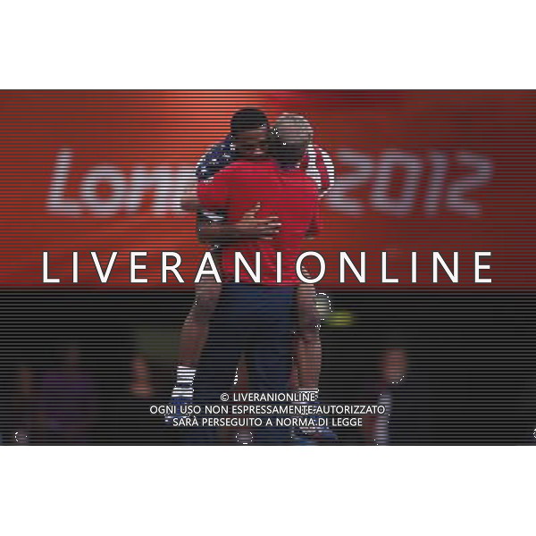(120810) -- LONDON, Aug. 10, 2012 () -- Jordan Ernest Burroughs of USA (in blue) celebrates after defeating Sadegh Saeed Goudarzi of Iran in men\'s wrestling freestyle 74kg gold medal contest, at London 2012 Olympic Games in London, Britain, on August 10, 2012. Jordan Ernest Burroughs of USA won gold medal. (/Jin Liwang) (nxl) ©photoshot/Agenzia Aldo Liverani Sas - ITALY ONLY - GIOCHI OLIMPICI, OLIMPIADI LONDRA 2012