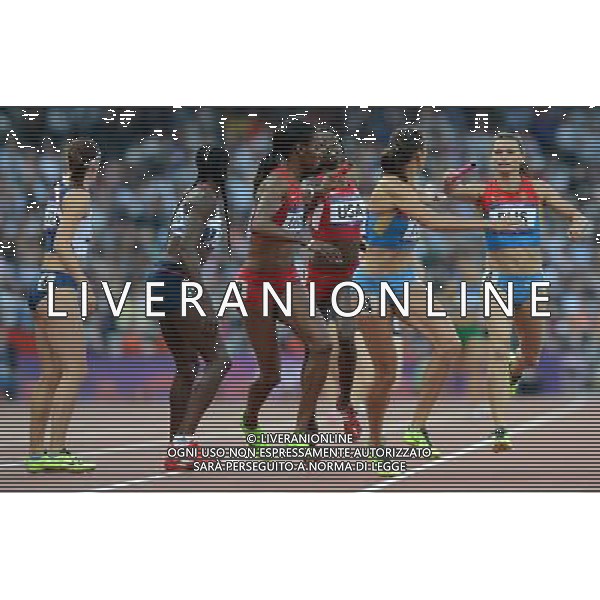 (120810) -- LONDON, Aug. 10, 2012 () -- Runners hand over baton during women\'s 4x400m relay heat at London 2012 Olympic Games, London, Britain, Aug. 10, 2012. The Jamaican team advanced to final. (/Li Gang)(zgp) ©photoshot/Agenzia Aldo Liverani Sas - ITALY ONLY - GIOCHI OLIMPICI, OLIMPIADI LONDRA 2012