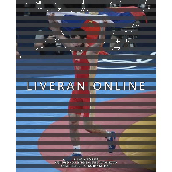 (120810) -- LONDON, Aug. 10, 2012 () -- Dzhamal Otarsultanov of Russia celebrates after defeating Vladimer Khinchegashvili of Georgia in men\'s wrestling freestyle 55kg gold medal contest, at London 2012 Olympic Games in London, Britain, on August 10, 2012. Dzhamal Otarsultanov of Russia won gold medal. (/Guo Yong) (nxl) ©photoshot/Agenzia Aldo Liverani Sas - ITALY ONLY - GIOCHI OLIMPICI, OLIMPIADI LONDRA 2012