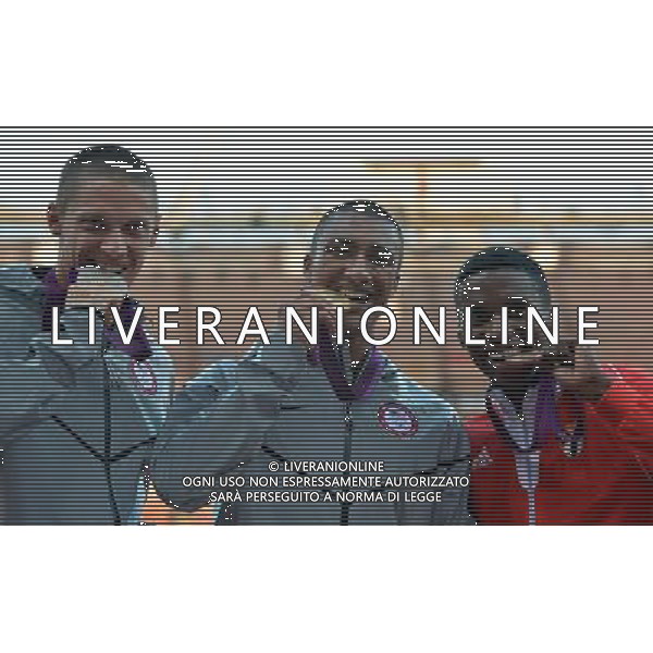 (120810) -- LONDON, Aug. 10, 2012 () -- Gold medalist Ashton Eaton (C) of USA, silver medalist Trey Hardee (L) of USA and bronze medalist Leonel Suarez of Cuba pose at awarding ceremony of men\'s decathlon competition, at London 2012 Olympic Games, London, Britain, Aug. 10, 2012. (/Gesang Dawa)(zgp) ©photoshot/Agenzia Aldo Liverani Sas - ITALY ONLY - GIOCHI OLIMPICI, OLIMPIADI LONDRA 2012
