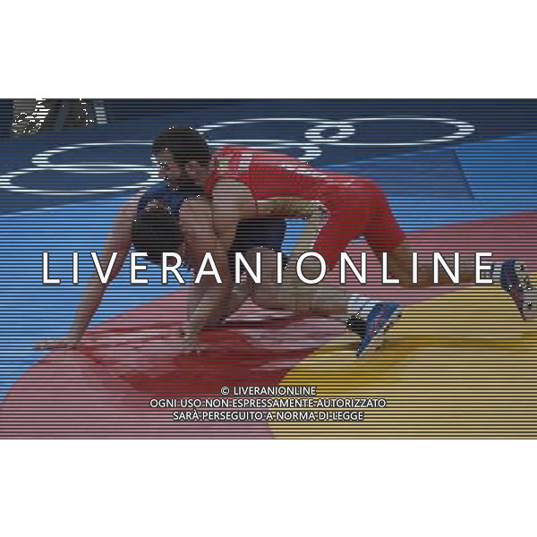 (120810) -- LONDON, Aug. 10, 2012 () -- Dzhamal Otarsultanov of Russia (in red) competes with Vladimer Khinchegashvili of Georgia during men\'s wrestling freestyle 55kg gold medal contest, at London 2012 Olympic Games in London, Britain, on August 10, 2012. Dzhamal Otarsultanov of Russia won gold medal. (/Guo Yong) (nxl) ©photoshot/Agenzia Aldo Liverani Sas - ITALY ONLY - GIOCHI OLIMPICI, OLIMPIADI LONDRA 2012