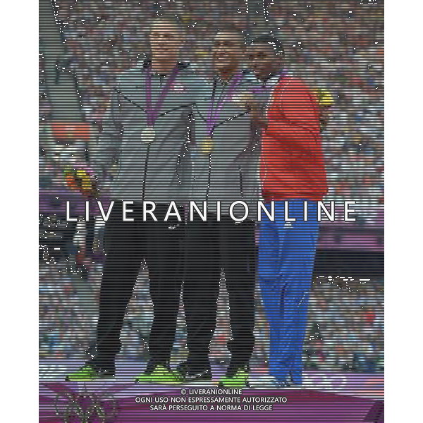 (120810) -- LONDON, Aug. 10, 2012 () -- Gold medalist Ashton Eaton (C) of USA, silver medalist Trey Hardee (L) of USA and bronze medalist Leonel Suarez of Cuba pose at awarding ceremony of men\'s decathlon competition, at London 2012 Olympic Games, London, Britain, Aug. 10, 2012. (/Gesang Dawa)(zgp) ©photoshot/Agenzia Aldo Liverani Sas - ITALY ONLY - GIOCHI OLIMPICI, OLIMPIADI LONDRA 2012