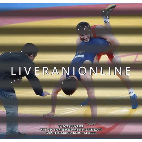 (120810) -- LONDON, Aug. 10, 2012 () -- Dzhamal Otarsultanov of Russia (in red) competes with Vladimer Khinchegashvili of Georgia during men\'s wrestling freestyle 55kg gold medal contest, at London 2012 Olympic Games in London, Britain, on August 10, 2012. Dzhamal Otarsultanov of Russia won gold medal. (/Guo Yong) (nxl) ©photoshot/Agenzia Aldo Liverani Sas - ITALY ONLY - GIOCHI OLIMPICI, OLIMPIADI LONDRA 2012