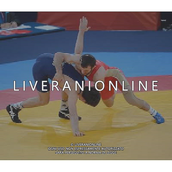 (120810) -- LONDON, Aug. 10, 2012 () -- Dzhamal Otarsultanov of Russia (in red) competes with Vladimer Khinchegashvili of Georgia during men\'s wrestling freestyle 55kg gold medal contest, at London 2012 Olympic Games in London, Britain, on August 10, 2012. Dzhamal Otarsultanov of Russia won gold medal. (/Guo Yong) (nxl) ©photoshot/Agenzia Aldo Liverani Sas - ITALY ONLY - GIOCHI OLIMPICI, OLIMPIADI LONDRA 2012
