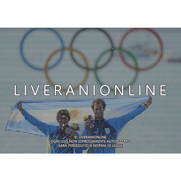 (120810) -- WEYMOUTH, Aug. 10, 2012 () -- Bronze medalists Lucas Calabrese/Juan de la Fuente of Argentina pose at awarding ceremony of 470 men competition of sailing event, at London 2012 Olympic Games in Weymouth and Portland, Britain, August 10, 2012. (/Zeng Yi) (zgp) ©photoshot/Agenzia Aldo Liverani Sas - ITALY ONLY - GIOCHI OLIMPICI, OLIMPIADI LONDRA 2012