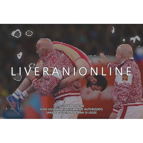 (120810) -- LONDON, Aug. 10, 2012 () -- Dzhamal Otarsultanov of Russia celebrates with his coach after defeating Vladimer Khinchegashvili of Georgia in men\'s wrestling freestyle 55kg gold medal contest, at London 2012 Olympic Games in London, Britain, on August 10, 2012. Dzhamal Otarsultanov of Russia won gold medal. (/Jin Liwang) (nxl) ©photoshot/Agenzia Aldo Liverani Sas - ITALY ONLY - GIOCHI OLIMPICI, OLIMPIADI LONDRA 2012