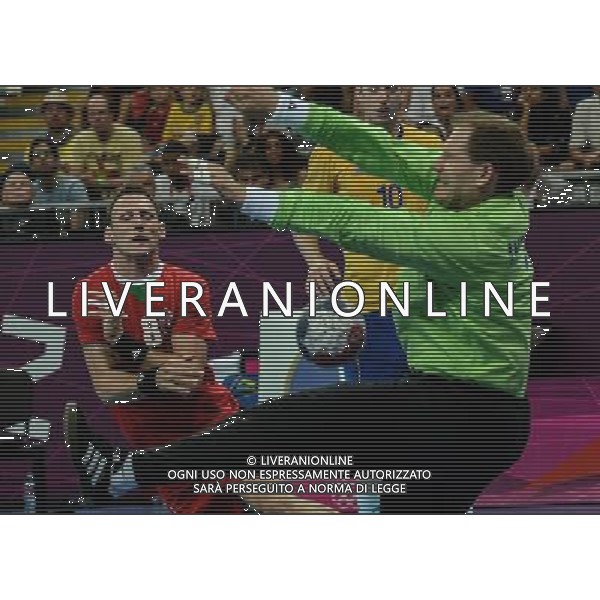 (120810) -- LONDON, Aug. 10, 2012 () -- Mattias Andersson of Sweden blocks the ball during the men\'s handball semifinal match between Hungary and Sweden at London 2012 Olympic Games, London, Britain, Aug. 10, 2012. Sweden won the match 27-26 and advanced to the final. (/Yang Lei) ©photoshot/Agenzia Aldo Liverani Sas - ITALY ONLY - GIOCHI OLIMPICI, OLIMPIADI LONDRA 2012