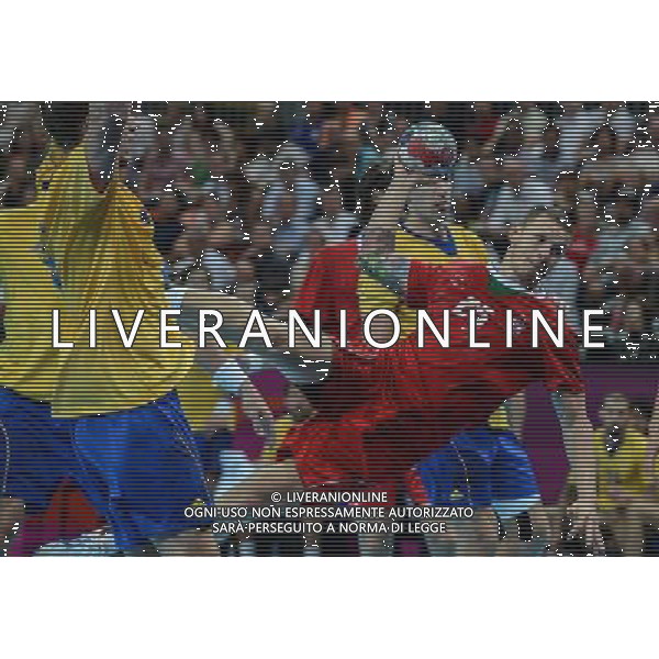 (120810) -- LONDON, Aug. 10, 2012 () -- Szabolcs Zubai of Hungary attacks during the men\'s handball semifinal match between Hungary and Sweden at London 2012 Olympic Games, London, Britain, Aug. 10, 2012. Sweden won the match 27-26 and advanced to the final. (/Yang Lei) ©photoshot/Agenzia Aldo Liverani Sas - ITALY ONLY - GIOCHI OLIMPICI, OLIMPIADI LONDRA 2012