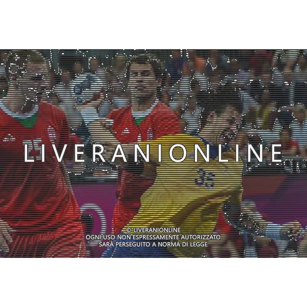 (120810) -- LONDON, Aug. 10, 2012 () -- Andreas Nilsson of Sweden (R) attacks during the men\'s handball semifinal match between Hungary and Sweden at London 2012 Olympic Games, London, Britain, Aug. 10, 2012. Sweden won the match 27-26 and advanced to the final. (/Yang Lei) ©photoshot/Agenzia Aldo Liverani Sas - ITALY ONLY - GIOCHI OLIMPICI, OLIMPIADI LONDRA 2012