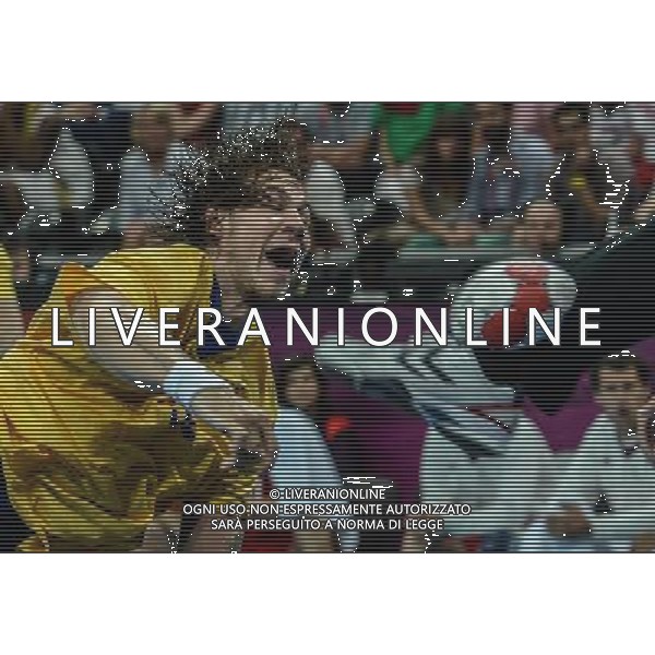 (120810) -- LONDON, Aug. 10, 2012 () -- Andreas Nilsson of Sweden attacks during the men\'s handball semifinal match between Hungary and Sweden at London 2012 Olympic Games, London, Britain, Aug. 10, 2012. Sweden won the match 27-26 and advanced to the final. (/Yang Lei) ©photoshot/Agenzia Aldo Liverani Sas - ITALY ONLY - GIOCHI OLIMPICI, OLIMPIADI LONDRA 2012