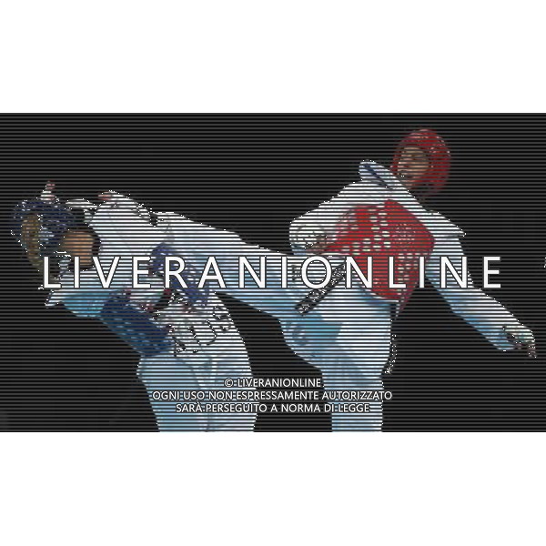 (120810) -- LONDON, Aug. 10, 2012 () -- Nur Tatar (red) of Turkey competes with Carmen Marton of Australia during women\'s -67 kg taekwondo semifinal at London 2012 Olympic Games, London, Britain, Aug. 10, 2012. Nur Tatar won the match 6-0 and advanced to final. (/Wang Lili)(zgp) ©photoshot/Agenzia Aldo Liverani Sas - ITALY ONLY - GIOCHI OLIMPICI, OLIMPIADI LONDRA 2012