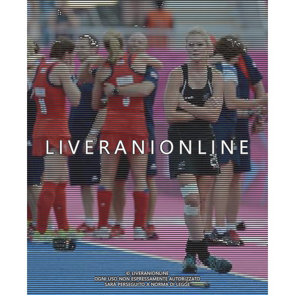 (120810) -- LONDON, Aug. 10, 2012 () -- Samantha Harrison of New Zealand (front) reacts after losing the women\'s hockey bronze medal match between New Zealand and Britain at London 2012 Olympic Games, London, Britain, Aug. 10, 2012. Britain won the match 3-1 and claimed the bronze medal of the event. (/Wang Yuguo) ©photoshot/Agenzia Aldo Liverani Sas - ITALY ONLY - GIOCHI OLIMPICI, OLIMPIADI LONDRA 2012