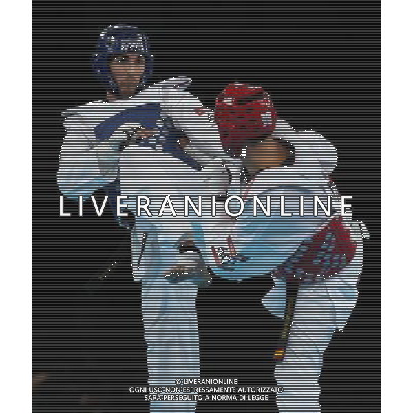 (120810) -- LONDON, Aug. 10, 2012 () -- Mauro Sarmiento (blue) of Italy competes with Nicolas Garcia Hemme of Spain during men\'s -80 kg taekwondo semifinal at London 2012 Olympic Games, London, Britain, Aug. 10, 2012. Nicolas Garcia Hemme won the match 2-1 and advanced to final. (/Liu Dawei)(zgp) ©photoshot/Agenzia Aldo Liverani Sas - ITALY ONLY - GIOCHI OLIMPICI, OLIMPIADI LONDRA 2012