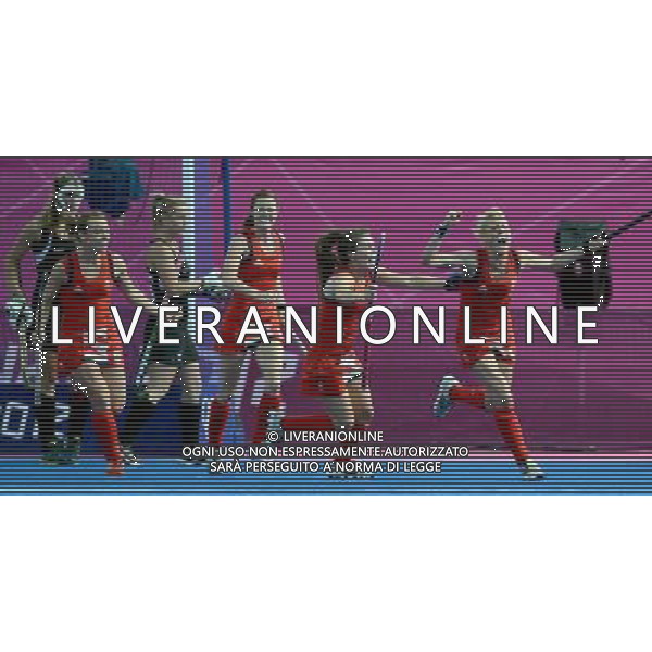 (120810) -- LONDON, Aug. 10, 2012 () -- Players of Britain celebrate after winning the women\'s hockey bronze medal match between New Zealand and Britain at London 2012 Olympic Games, London, Britain, Aug. 10, 2012. Britain won the match 3-1 and claimed the bronze medal of the event. (/Wang Yuguo) ©photoshot/Agenzia Aldo Liverani Sas - ITALY ONLY - GIOCHI OLIMPICI, OLIMPIADI LONDRA 2012