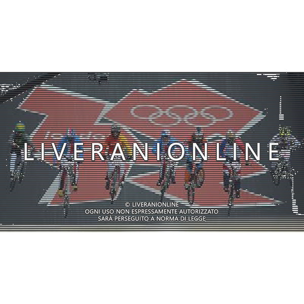 (120810) -- LONDON, Aug. 10, 2012 () -- Riders compete in women\'s cycling BMX competition, at London 2012 Olympic Games in London, Britain, on August 10, 2012. (/Li Ga) (nxl) ©photoshot/Agenzia Aldo Liverani Sas - ITALY ONLY - GIOCHI OLIMPICI, OLIMPIADI LONDRA 2012