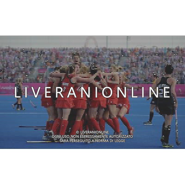 (120810) -- LONDON, Aug. 10, 2012 () -- Players of Britain celebrate after winning the women\'s hockey bronze medal match between New Zealand and Britain at London 2012 Olympic Games, London, Britain, Aug. 10, 2012. Britain won the match 3-1 and claimed the bronze medal of the event. (/Shen Bohan) ©photoshot/Agenzia Aldo Liverani Sas - ITALY ONLY - GIOCHI OLIMPICI, OLIMPIADI LONDRA 2012