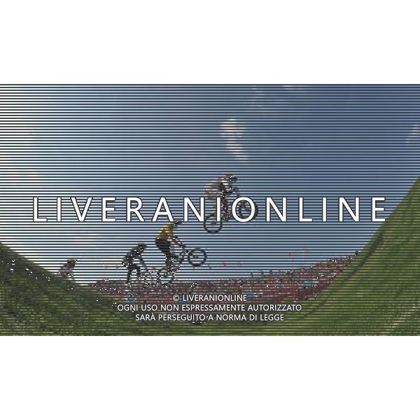 (120810) -- LONDON, Aug. 10, 2012 () -- Gold medalist Maris Strombergs of Latvia (1st R) and silver medalist Sam Willoughby of Australia (2nd R) compete in men\'s cycling BMX competition, at London 2012 Olympic Games in London, Britain, on August 10, 2012. (/Li Ga) (nxl) ©photoshot/Agenzia Aldo Liverani Sas - ITALY ONLY - GIOCHI OLIMPICI, OLIMPIADI LONDRA 2012