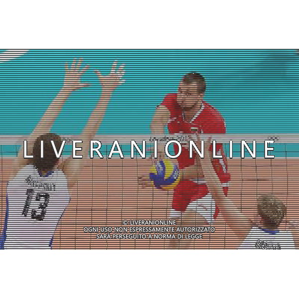 (120810) -- LONDON, Aug. 10, 2012 () -- Viktor Yosifov (back) of Bulgaria smashes during men\'s volleyball semifinal between Russia and Bulgaria at London 2012 Olympic Games, London, Britain, Aug. 10, 2012. Russia won the match 3-1. (/Fan Jun)(zgp) ©photoshot/Agenzia Aldo Liverani Sas - ITALY ONLY - GIOCHI OLIMPICI, OLIMPIADI LONDRA 2012