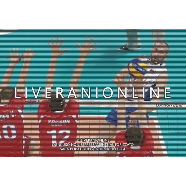 (120810) -- LONDON, Aug. 10, 2012 () -- Taras Khtey (back) of Russia smashes during men\'s volleyball semifinal between Russia and Bulgaria at London 2012 Olympic Games, London, Britain, Aug. 10, 2012. Russia won the match 3-1. (/Fan Jun)(zgp) ©photoshot/Agenzia Aldo Liverani Sas - ITALY ONLY - GIOCHI OLIMPICI, OLIMPIADI LONDRA 2012
