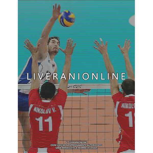 (120810) -- LONDON, Aug. 10, 2012 () -- Maxim Mikhaylov (back) of Russia smashes during men\'s volleyball semifinal between Russia and Bulgaria at London 2012 Olympic Games, London, Britain, Aug. 10, 2012. Russia won the match 3-1. (/Fan Jun)(zgp) ©photoshot/Agenzia Aldo Liverani Sas - ITALY ONLY - GIOCHI OLIMPICI, OLIMPIADI LONDRA 2012