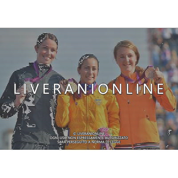 (120810) -- LONDON, Aug. 10, 2012 () -- Gold medalist Mariana Pajon of Colombia (C), silver medalist Sarah Walker of New Zealand (L) and bronze medalist Laura Smulders of the Netherlands attend victory ceremony of women\'s cycling BMX competition, at London 2012 Olympic Games in London, Britain, on August 10, 2012. (/Cheng Min) (nxl) ©photoshot/Agenzia Aldo Liverani Sas - ITALY ONLY - GIOCHI OLIMPICI, OLIMPIADI LONDRA 2012