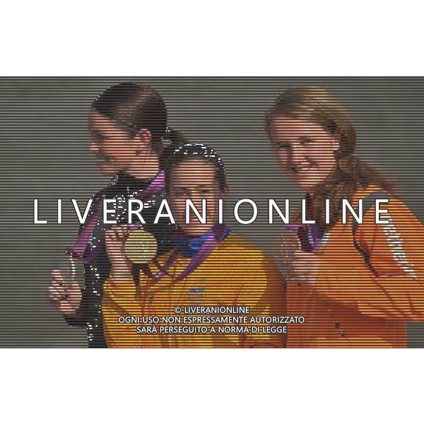 (120810) -- LONDON, Aug. 10, 2012 () -- Gold medalist Mariana Pajon of Colombia (C), silver medalist Sarah Walker of New Zealand (L) and bronze medalist Laura Smulders of the Netherlands attend victory ceremony of women\'s cycling BMX competition, at London 2012 Olympic Games in London, Britain, on August 10, 2012. (/Cheng Min) (nxl) ©photoshot/Agenzia Aldo Liverani Sas - ITALY ONLY - GIOCHI OLIMPICI, OLIMPIADI LONDRA 2012