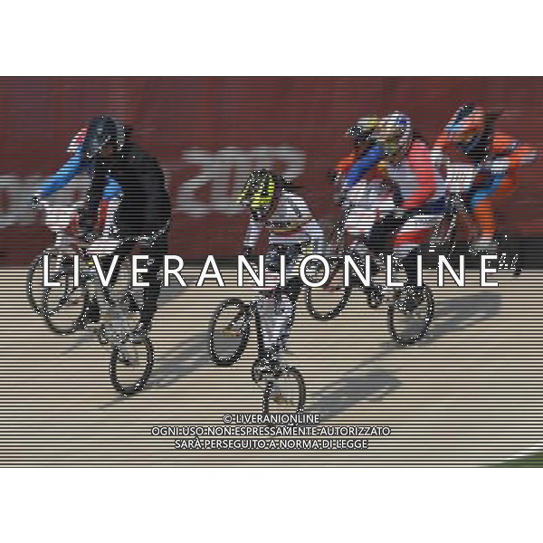 (120810) -- LONDON, Aug. 10, 2012 () -- Mariana Pajon of Colombia (No.5) competes during women\'s cycling BMX competition, at London 2012 Olympic Games in London, Britain, on August 10, 2012. Mariana Pajon of Colombia won gold medal. (/Yang Zongyou) (nxl) ©photoshot/Agenzia Aldo Liverani Sas - ITALY ONLY - GIOCHI OLIMPICI, OLIMPIADI LONDRA 2012