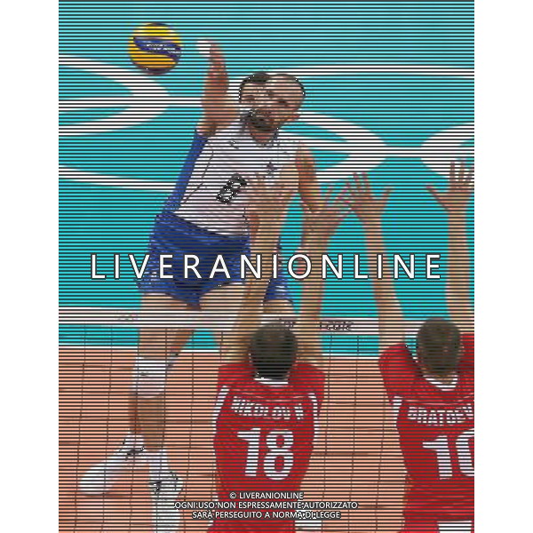 (120810) -- LONDON, Aug. 10, 2012 () -- Sergey Tetyukhin (back) of Russia smashes during men\'s volleyball semifinal between Russia and Bulgaria at London 2012 Olympic Games, London, Britain, Aug. 10, 2012. Russia won the match 3-1. (/Fan Jun)(zgp) ©photoshot/Agenzia Aldo Liverani Sas - ITALY ONLY - GIOCHI OLIMPICI, OLIMPIADI LONDRA 2012