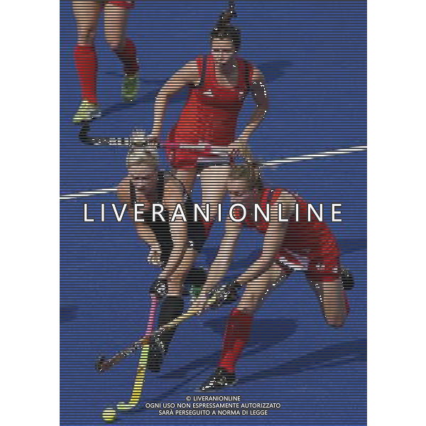 (120810) -- LONDON, Aug. 10, 2012 () -- Anita Punt of New Zealand (L, front) conpetes with Laura Bartlett of Britain (R, front) during the women\'s hockey bronze medal match at London 2012 Olympic Games, London, Britain, Aug. 10, 2012. Britain won the match 3-1 and claimed the bronze medal of the event. (/Shen Bohan) ©photoshot/Agenzia Aldo Liverani Sas - ITALY ONLY - GIOCHI OLIMPICI, OLIMPIADI LONDRA 2012