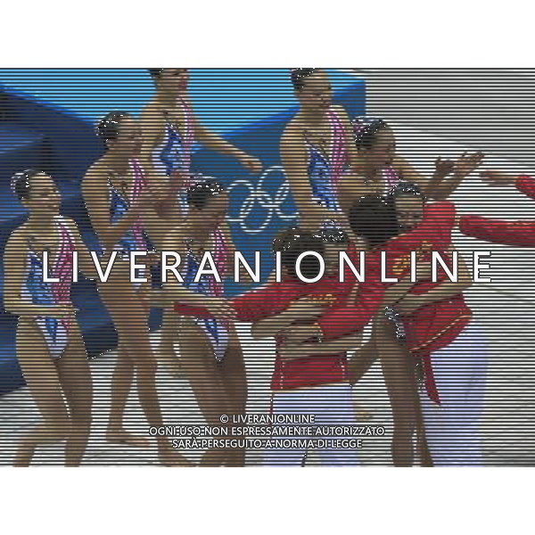 (120810) -- LONDON, Aug. 10, 2012 () -- Members of the Chinese team celebrate after competing in women\'s Synchronised Swimming teams free routine competition, at London 2012 Olympic Games in London, Britain, on August 10, 2012. The Chinese team won silver medal. (/Ren Zhenglai) (nxl) ©photoshot/Agenzia Aldo Liverani Sas - ITALY ONLY - GIOCHI OLIMPICI, OLIMPIADI LONDRA 2012