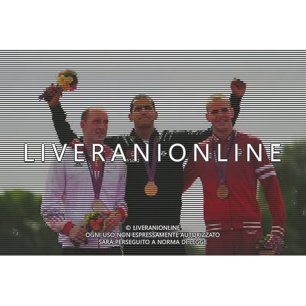 (120810) -- LONDON, Aug. 10, 2012 () -- Gold medalist Oussama Mellouli of Tunisia (C), silver medalist Thomas Lurz of Germany (L) and bronze medalist Richard Weinberger of Canada attend victory ceremony of men\'s swimming 10km marathon, at London 2012 Olympic Games in London, Britain, on August 10, 2012. (/Tao Xiyi) (nxl) ©photoshot/Agenzia Aldo Liverani Sas - ITALY ONLY - GIOCHI OLIMPICI, OLIMPIADI LONDRA 2012