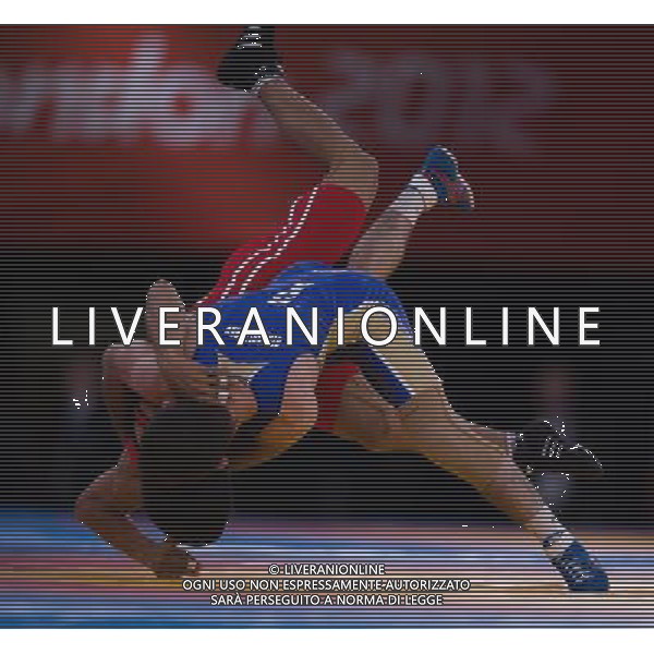 (120810) -- LONDON, Aug. 10, 2012 () -- Dzhamal Otarsultanov of Russia (in blue) competes with Daulet Niyazbekov of Kazakhstan during men\'s wrestling freestyle 55kg contest, at London 2012 Olympic Games in London, Britain, on August 10, 2012. Dzhamal Otarsultanov of Russia won. (/Jin Liwang) (nxl) ©photoshot/Agenzia Aldo Liverani Sas - ITALY ONLY - GIOCHI OLIMPICI, OLIMPIADI LONDRA 2012