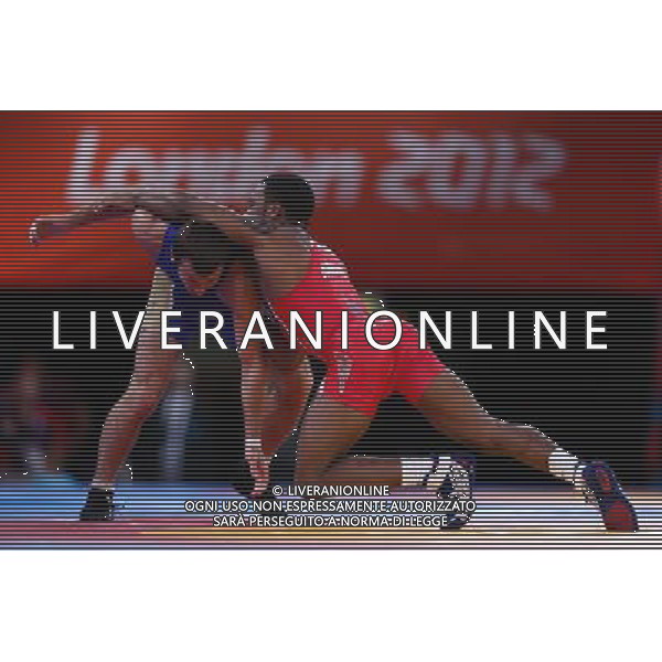(120810) -- LONDON, Aug. 10, 2012 () -- Jordan Ernest Burroughs of USA (in red) competes with Denis Tsargush of Russia during men\'s wrestling freestyle 74kg semifinals competition, at London 2012 Olympic Games in London, Britain, on August 10, 2012. Jordan Ernest Burroughs of USA won. (/Jin Liwang) (nxl) ©photoshot/Agenzia Aldo Liverani Sas - ITALY ONLY - GIOCHI OLIMPICI, OLIMPIADI LONDRA 2012