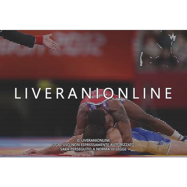 (120810) -- LONDON, Aug. 10, 2012 () -- Jordan Ernest Burroughs of USA (in red) competes with Denis Tsargush of Russia during men\'s wrestling freestyle 74kg semifinals competition, at London 2012 Olympic Games in London, Britain, on August 10, 2012. Jordan Ernest Burroughs of USA won. (/Jin Liwang) (nxl) ©photoshot/Agenzia Aldo Liverani Sas - ITALY ONLY - GIOCHI OLIMPICI, OLIMPIADI LONDRA 2012