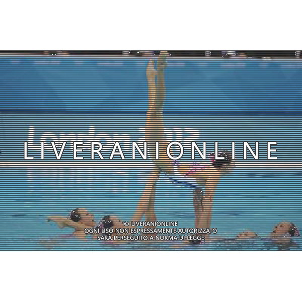 (120810) -- LONDON, Aug. 10, 2012 () -- Members of the Chinese team perform during women\'s Synchronised Swimming teams free routine competition, at London 2012 Olympic Games in London, Britain, on August 10, 2012. The Chinese team won silver medal. (/Wu Xiaoling) (nxl) ITALY ONLY - GIOCHI OLIMPICI, OLIMPIADI LONDRA 2012