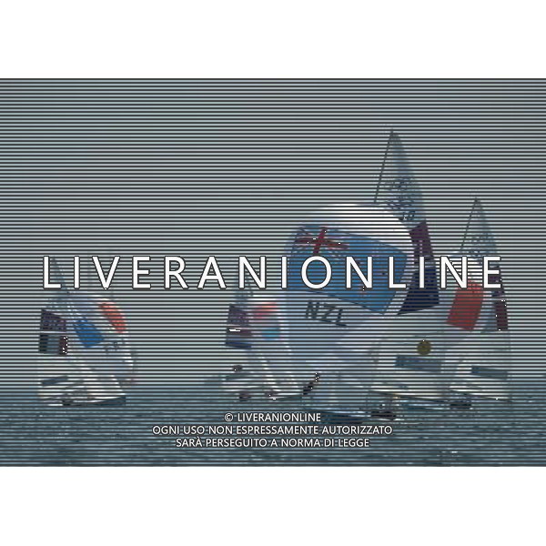 (120810) -- WEYMOUTH, Aug. 10, 2012 () -- Jo Aleh/Olivia Powrie of New Zealand compete in 470 women competition of sailing event, at London 2012 Olympic Games in Weymouth and Portland, Britain, August 10, 2012. Jo Aleh/Olivia Powrie of New Zealand won gold medal. (/Zeng Yi) (zgp) ITALY ONLY - GIOCHI OLIMPICI, OLIMPIADI LONDRA 2012