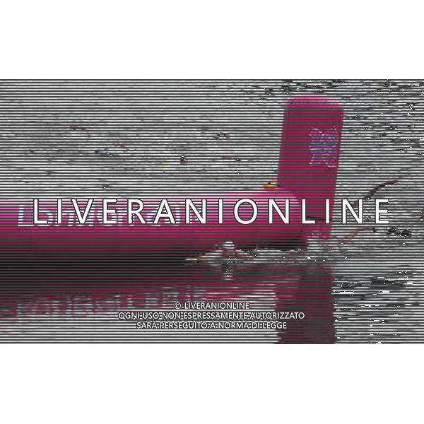 (120810) -- LONDON, Aug. 10, 2012 () -- Swimmers compete during men\'s swimming 10km marathon, at London 2012 Olympic Games in London, Britain, on August 10, 2012. (/Tao Xiyi) (nxl) ITALY ONLY - GIOCHI OLIMPICI, OLIMPIADI LONDRA 2012