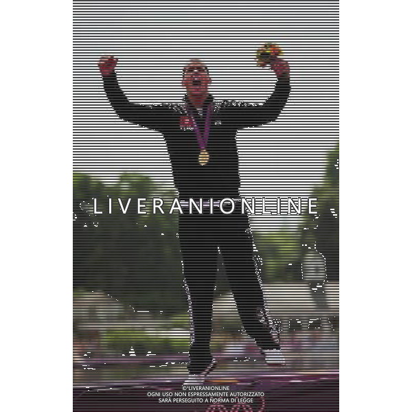 (120810) -- LONDON, Aug. 10, 2012 () -- Gold medalist Oussama Mellouli of Tunisia celebrates during victory ceremony of men\'s swimming 10km marathon, at London 2012 Olympic Games in London, Britain, on August 10, 2012. (/Tao Xiyi) (nxl) ITALY ONLY - GIOCHI OLIMPICI, OLIMPIADI LONDRA 2012