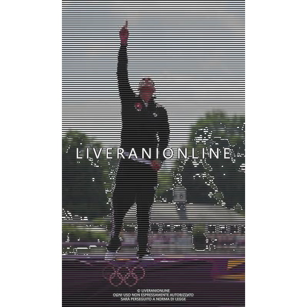 (120810) -- LONDON, Aug. 10, 2012 () -- Gold medalist Oussama Mellouli of Tunisia celebrates during victory ceremony of men\'s swimming 10km marathon, at London 2012 Olympic Games in London, Britain, on August 10, 2012. (/Tao Xiyi) (nxl) ITALY ONLY - GIOCHI OLIMPICI, OLIMPIADI LONDRA 2012