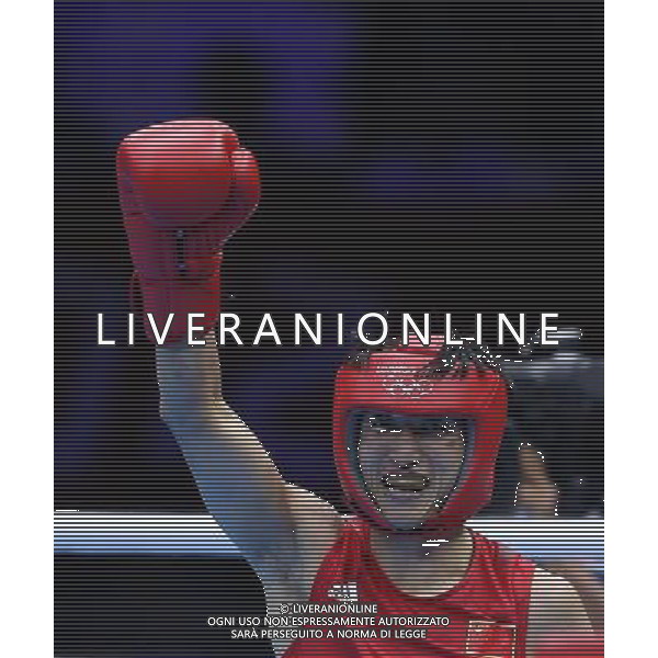 (120810) -- LONDON, Aug. 10, 2012 () -- Zou Shiming of China (in red) celebrates after defeating Paddy Barnes of Ireland during men\'s Light Fly (46-49kg) semifinals match, at London 2012 Olympic Games in London, Britain, on August 10, 2012. Zou Shiming of China advanced to the final. (/Wang Shen) (nxl) ITALY ONLY - GIOCHI OLIMPICI, OLIMPIADI LONDRA 2012